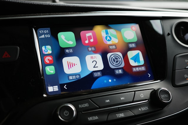 Android Auto vs Apple CarPlay